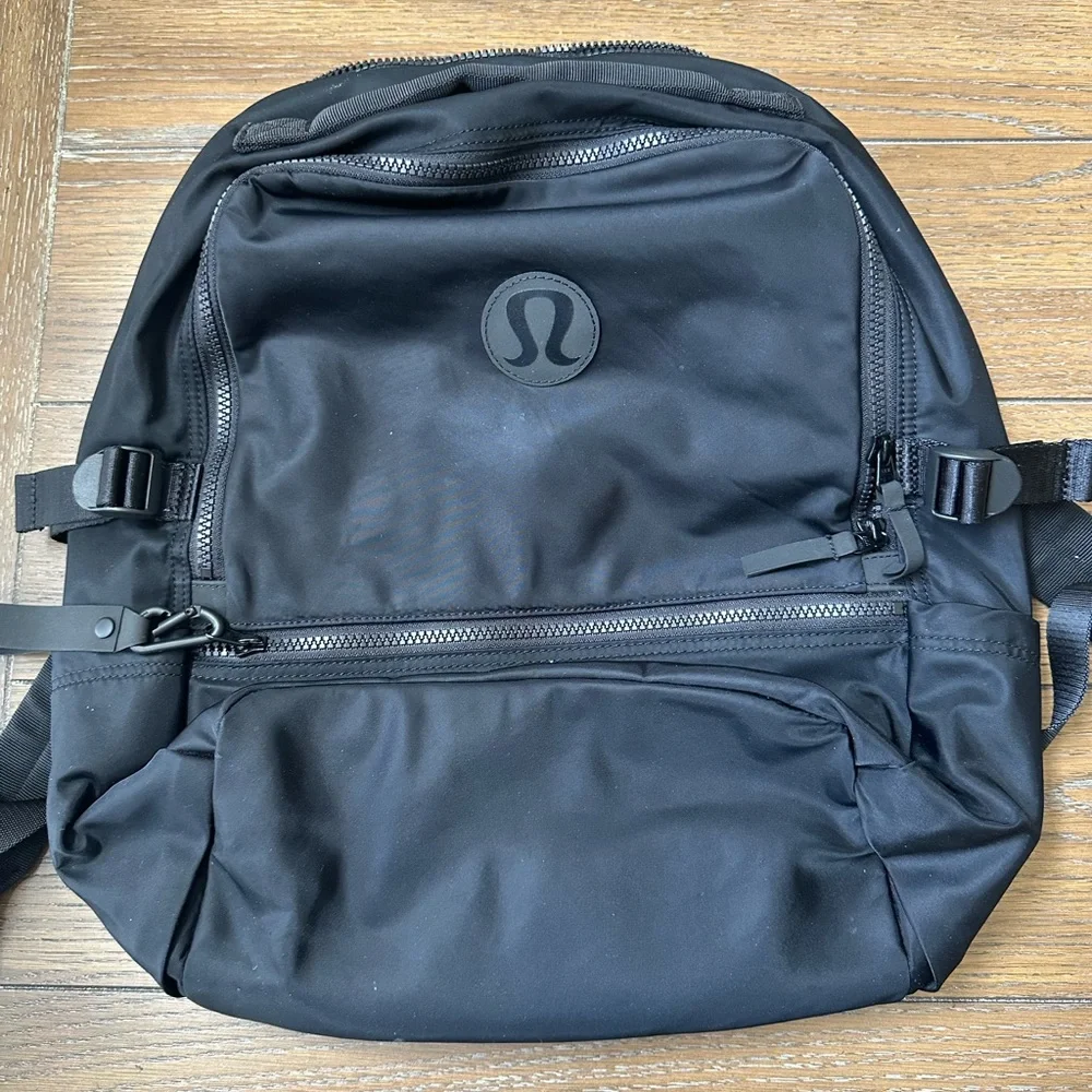 Lululemon 🍋 Crew Backpack 22L Black  🍋🍋